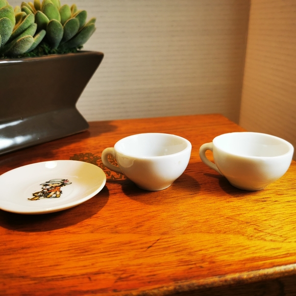Vintage Japan Miniature Ceramic Tea Cup and Saucer Girl in Big Hat with Kitties - Picture 13 of 16